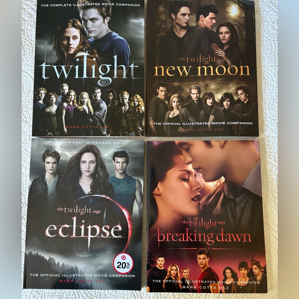 Twilight Saga Official Illustrated Movie Companion Set